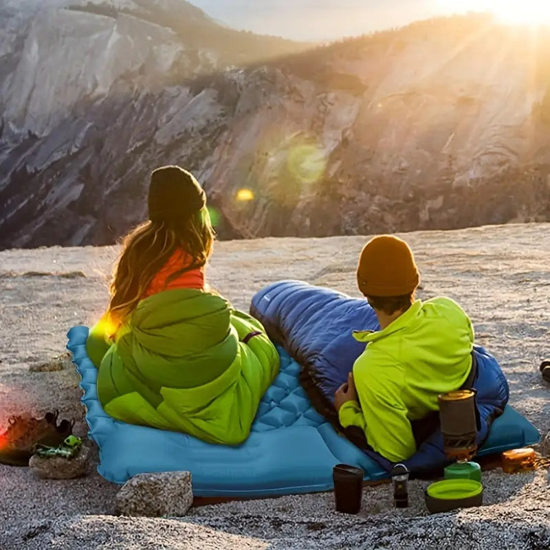 Extra large and ultra-light self-inflating camping mat with built-in pump - Echo Leaf